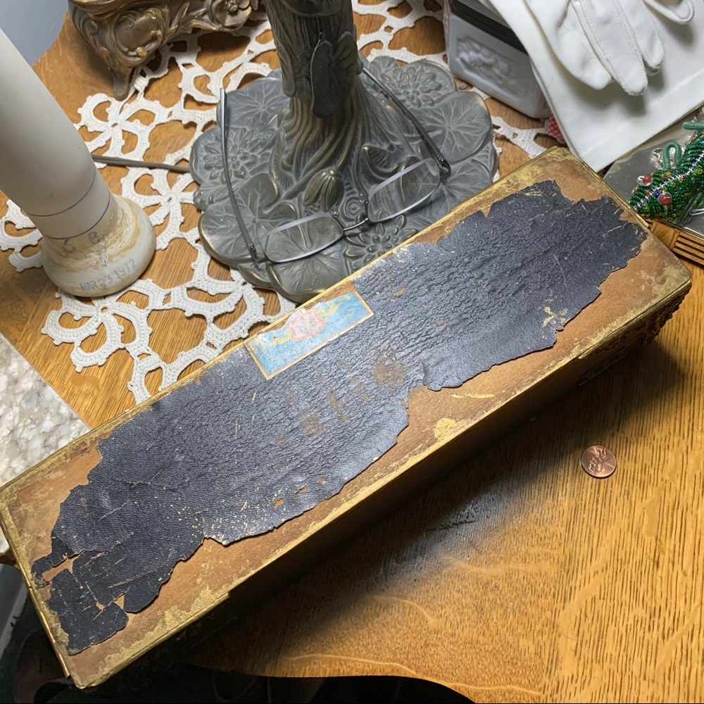 Vintage Gilt Wood & Gesso Dresser Top Glove Box - Picture 6 of 13